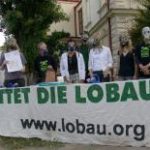 Mit Gasmasken zum Schulanfang: Kinder brauchen eine gesunde Umwelt, keine Autobahn! Mit Gasmasken zum Schulanfang: Kinder brauchen eine gesunde Umwelt, keine Autobahn!