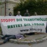Mit Gasmasken zum Schulanfang: Kinder brauchen eine gesunde Umwelt, keine Autobahn! Mit Gasmasken zum Schulanfang: Kinder brauchen eine gesunde Umwelt, keine Autobahn!